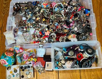 Sieraden onderdelen ruim 5,8 kg beschikbaar voor biedingen
