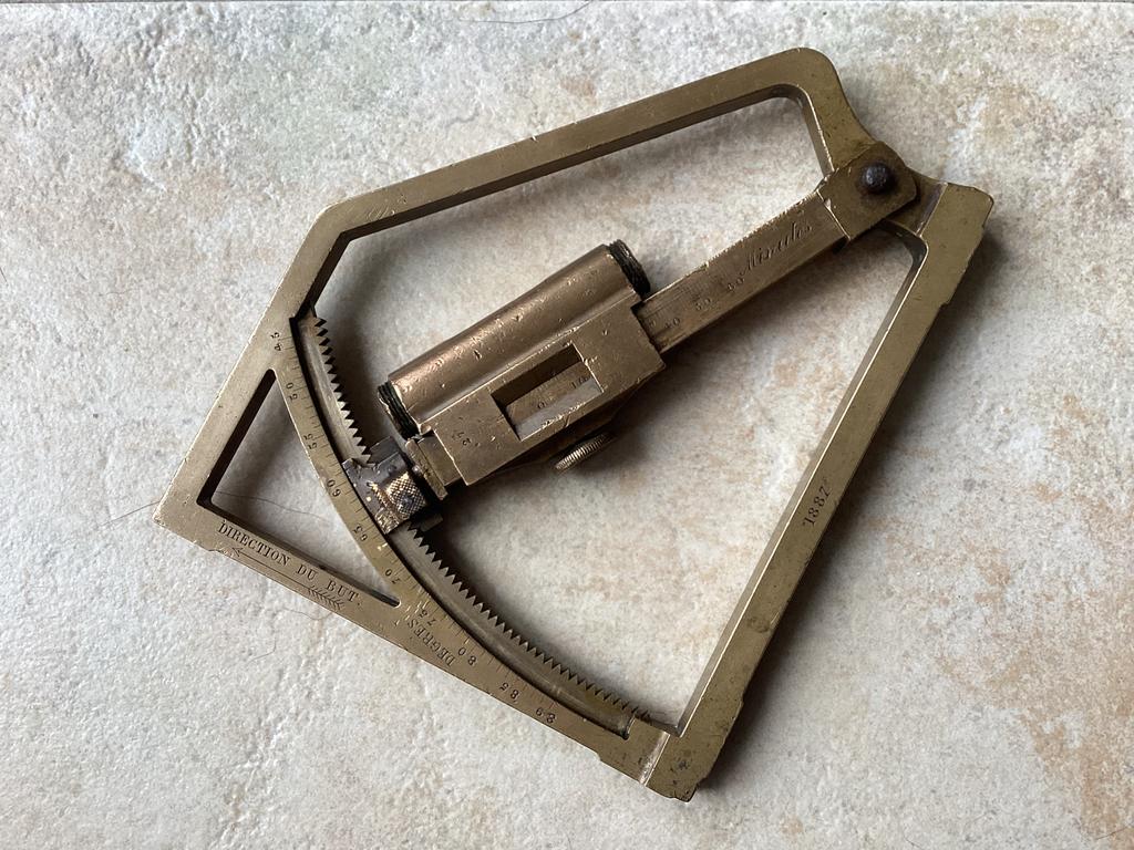 Hele Oude. Franse, Bronzen  CLINOMETER uit 1887, Ophalen of Verzenden, Brons