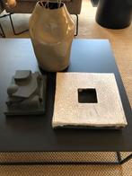 2 stenen objecten, Ophalen, Zo goed als nieuw