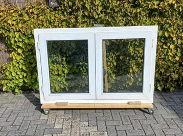 Te koop een kunststof raamkozijn dubbelglas  1.50 breed – 98 beschikbaar voor biedingen