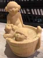 Marble Stone Art Beeldje - moeder met kind in tobbe, Ophalen of Verzenden, Zo goed als nieuw, Mens