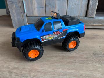 Monstertruck met licht en geluid. beschikbaar voor biedingen