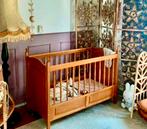 HEEL APART VINTAGE LEDIKANT uit de SIXTIES., Ophalen, Zo goed als nieuw, Ledikant