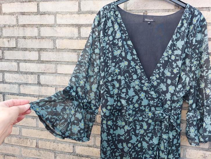 Midi jurk met volants. Overslag model met V-halslijn maat 52, Kleding | Dames, Grote Maten, Zo goed als nieuw, Jurk, Zwart, Ophalen of Verzenden