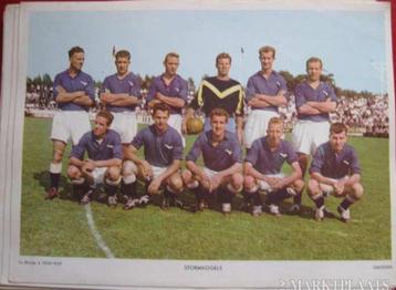 3 voetbalplaten ( Elftallen) Eerste Divisie ) 1958/1959 ESSO beschikbaar voor biedingen