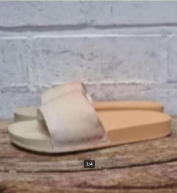 YAYA - Prachtige lichtgewicht slippers maat 38 - Nieuw beschikbaar voor biedingen