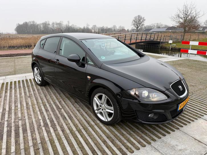 Seat Leon 1.2 TSI 77KW 2013 Zwart, Auto's, Seat, Particulier, Leon, ABS, Airbags, Airconditioning, Bluetooth, Bochtverlichting
