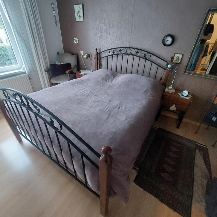 Mooi bed met frame en nachtkastjes, gratis matras met topper, Huis en Inrichting, Slaapkamer | Bedden, Gebruikt, Tweepersoons