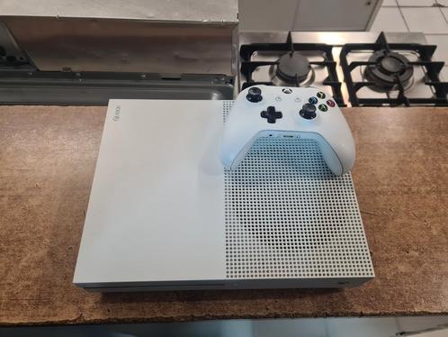 xbox One S + 3 Games, Spelcomputers en Games, Spelcomputers | Xbox One, Zo goed als nieuw, Xbox One, 500 GB, Met 1 controller