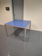 stevige blauwe tafel 120x120 cm voor bv. kinderactiviteiten, Huis en Inrichting, Tafels | Eettafels, Ophalen, Gebruikt, 100 tot 150 cm