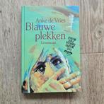 Blauwe plekken - Anke de Vries, Ophalen of Verzenden, Zo goed als nieuw, Anke de Vries, Fictie algemeen