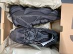 Yeezy 500 Utility Black 44 2/3, Kleding | Heren, Schoenen, Zwart, Nieuw, Ophalen of Verzenden, Sneakers of Gympen