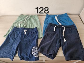 4 korte joggingbroeken 128 H&M  beschikbaar voor biedingen