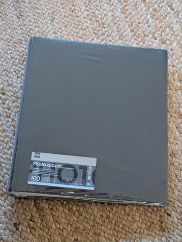 NIEUW in seal: grijs, dik fotoalbum (100 bladzijden, Hema) beschikbaar voor biedingen