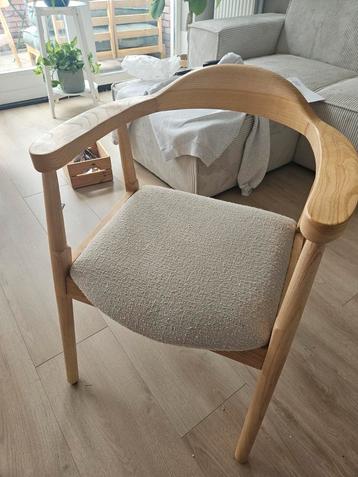 ZGAN: mooie houten stoel beschikbaar voor biedingen