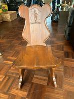 Houten Kinderstoel met Uitgesneden Figuur, Huis en Inrichting, Stoelen, Ophalen, Gebruikt, Bruin, Eén