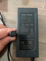 Acculader voor 42V batterijen, 2A output., Ophalen of Verzenden, Zo goed als nieuw