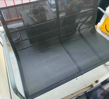 Tuinbankje met tafel - gratis af te halen (roestplekken) beschikbaar voor biedingen