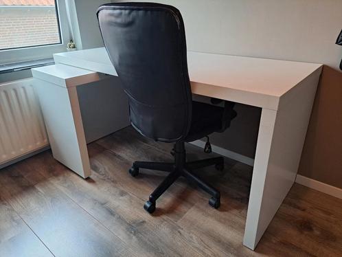 Wit Ikea bureau "Malm", Huis en Inrichting, Bureaus, Zo goed als nieuw, Ophalen