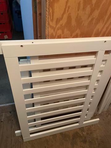 Box te koop incl matrasje €5 beschikbaar voor biedingen