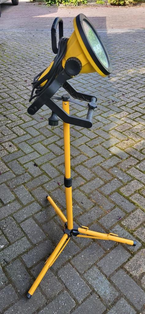 Bouwlamp op statief – IP52, 32W, Doe-het-zelf en Verbouw, Bouwverlichting, Zo goed als nieuw, Lamp, Minder dan 50 watt, Met statief