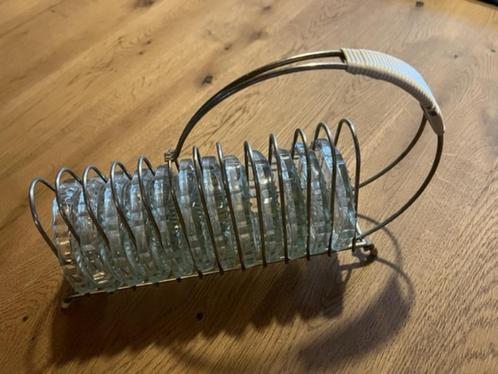 Glazen onderzetters in een rekje. Brocante, Antiek en Kunst, Curiosa en Brocante, Ophalen of Verzenden