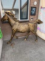 Te koop super mooie levensgroot beeld van paard prachtig!, Tuin en Terras, Tuinbeelden, Ophalen, Zo goed als nieuw, Kunststof