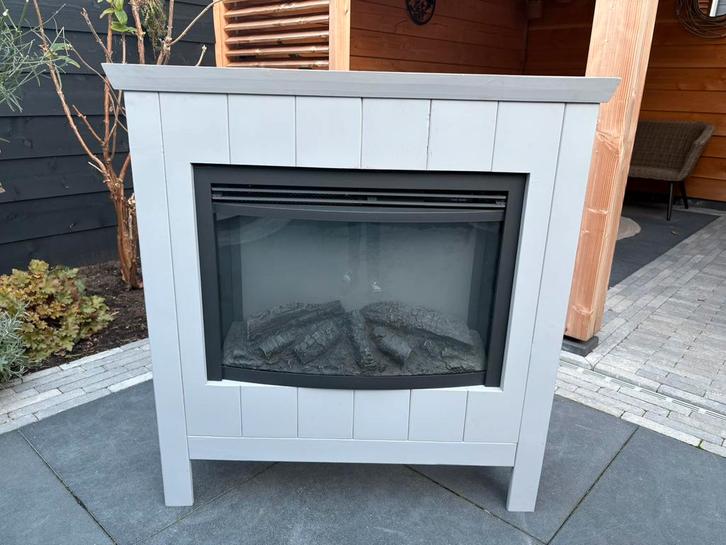 Sierhaard met ombouw en afstandsbediening, Huis en Inrichting, Haarden, Gebruikt, Elektrische haard, Ophalen