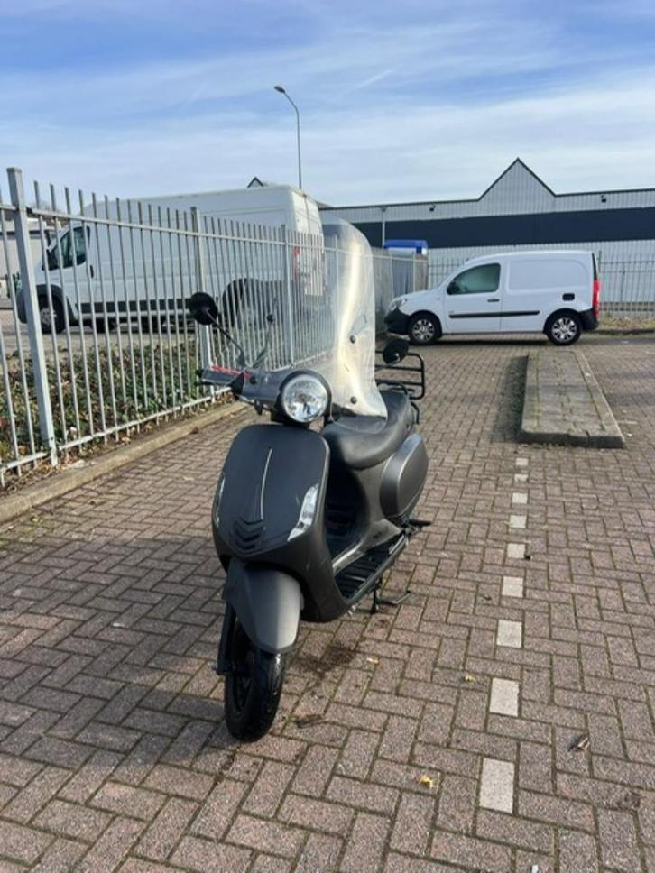 La Souris Sourini zwart, Fietsen en Brommers, Scooters | Overige merken, Gebruikt, Maximaal 45 km/u, Benzine, Ophalen