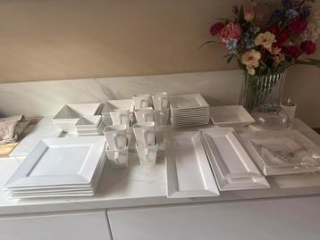 Compleet Wit Servies - Modern Design beschikbaar voor biedingen