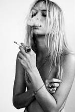 YellowKorner – Akila Berjaoui Alexandra (60 x 90 cm), Ophalen