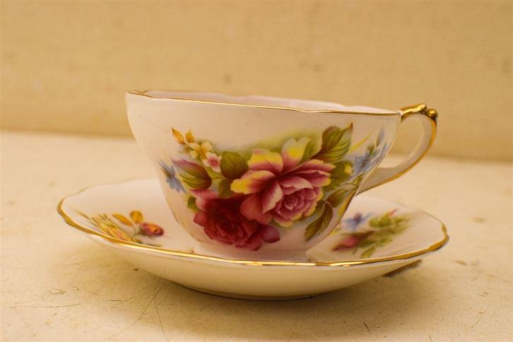 Royal Sutherland porseleinen kop en schotel 48445, Huis en Inrichting, Keuken | Servies, Gebruikt, Bord(en), Wedgwood, Aardewerk