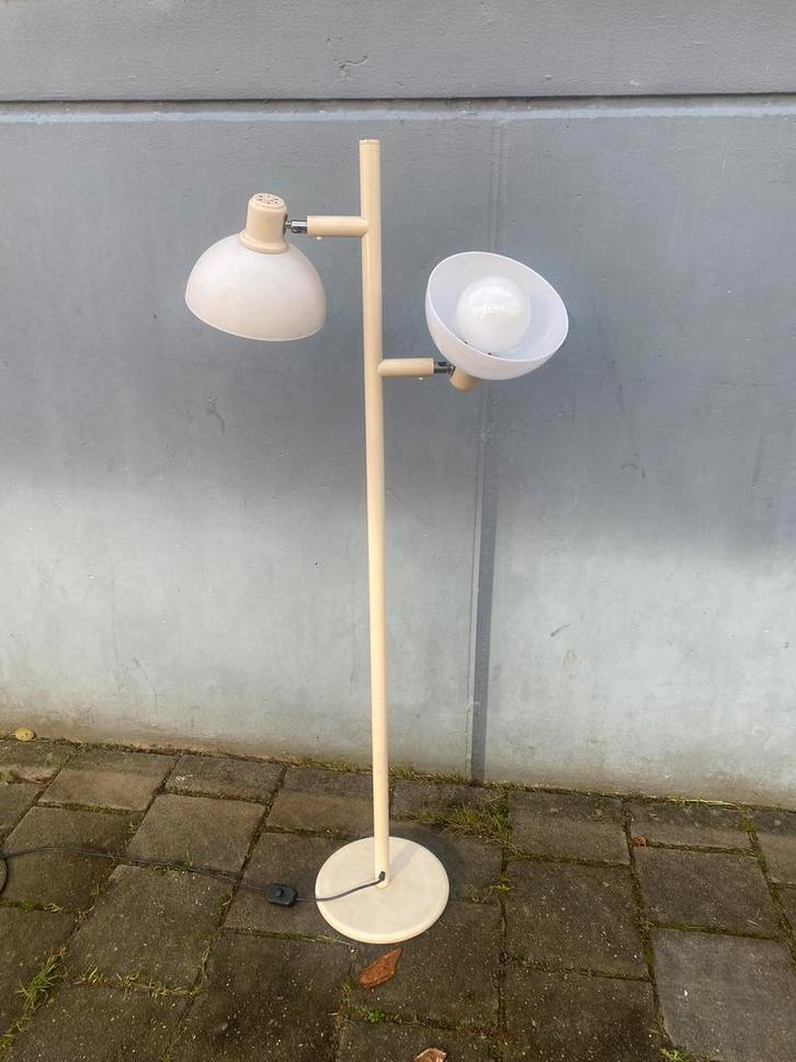 ‘70 vintage staande lamp met witte kunststof kappen, Huis en Inrichting, Lampen | Vloerlampen, Zo goed als nieuw, 150 tot 200 cm