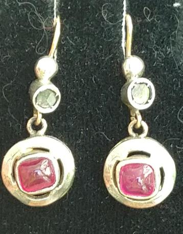 Vintage oorbellen / oorhangers 9K en zilver, robijnen en dia beschikbaar voor biedingen