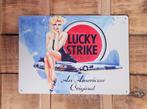 Lucky Strike pinup vliegtuig reclamebord van metaal wandbord, Verzamelen, Reclamebord, Info@deconoord.nl, Deco Noord, Nieuw