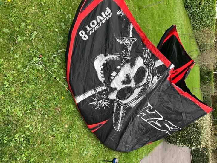 Naish kites te koop. Pivots en Boxers incl Naish Torque Bar, Watersport en Boten, Kitesurfen, Zo goed als nieuw, Kitesurf-set