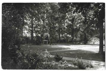 AK Noordwijkerhout - Retraitenhuis "St. Clemens" Tuin, Grot beschikbaar voor biedingen