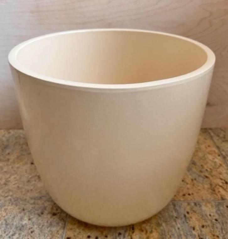 Grote Bloempot egaal creme diameter 27 cm inhoud 10,5 liter, Tuin en Terras, Bloempotten, Zo goed als nieuw, Aardewerk, Binnen