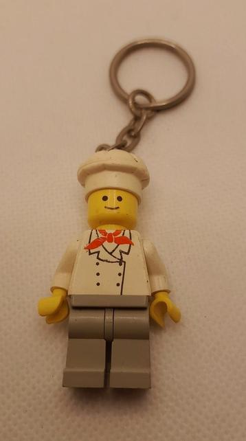 Oud sleutelhangertje lego poppetje  beschikbaar voor biedingen