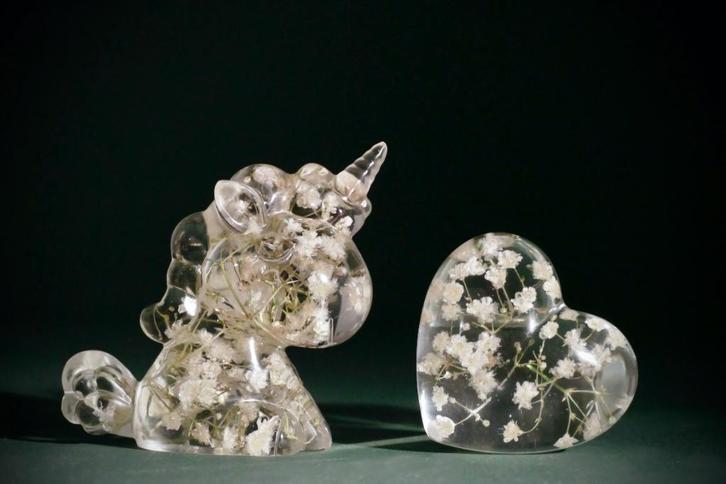 Schattig klein hartje van epoxyhars gevuld met echte bloemen, Huis en Inrichting, Woonaccessoires | Stolpen, Nieuw, Ophalen of Verzenden
