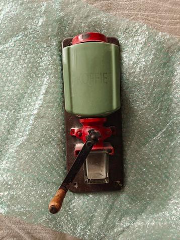 Retro koffiemolen beschikbaar voor biedingen