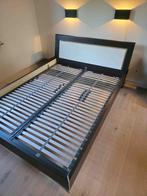 Bedframe (160 * 210) met lattenbodems en nachtkastjes, Huis en Inrichting, Slaapkamer | Bedden, Ophalen, Bruin, 210 cm, Modern klassiek