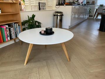 Leuke witte salontafel Scandinavische stijl beschikbaar voor biedingen