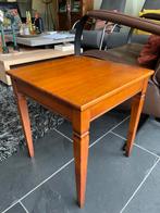 Notenhouten Bijzettafel met Houtworm Reliëf, Minder dan 55 cm, Gebruikt, Vierkant, Hout