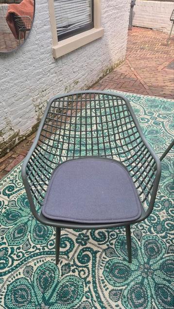 8 groene kuipstoelen  beschikbaar voor biedingen