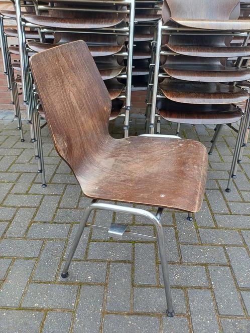 30 x vintage design schoolstoelen stoelen, Huis en Inrichting, Stoelen, Gebruikt, Vijf, Zes of meer stoelen, Bruin, Ophalen