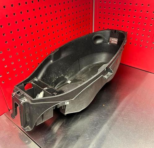 Piaggio MP3 Yourban 300 helmbak / buddybak, Motoren, Tuning en Styling, Ophalen of Verzenden