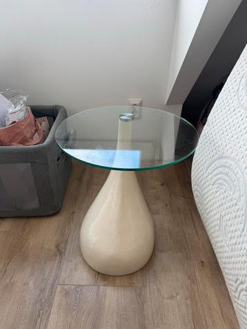 Bijzettafel rond glas (taranto) wit / creme druppelvormig beschikbaar voor biedingen