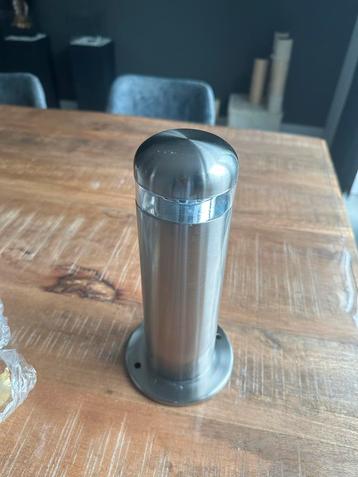 Moderne Tuinlamp beschikbaar voor biedingen