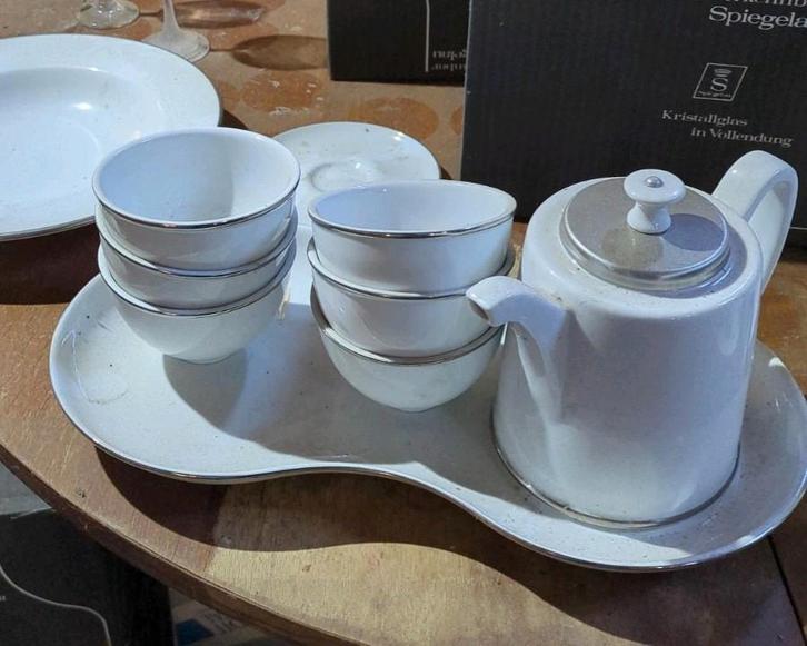 Iittala Corona koffie en theeservies, Huis en Inrichting, Keuken | Servies, Kop(pen) en/of Schotel(s), Overige stijlen, Porselein